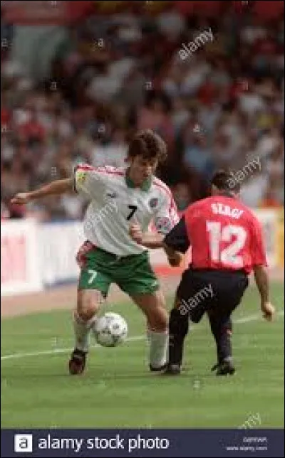 Contre quelle équipe des Balkans, l'Espagne concéda-t-elle le nul 1-1 lors du premier match ?