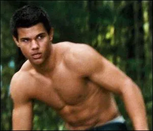 Combien a-t-il pris de kilos pour jouer dans Twilight New Moon ?