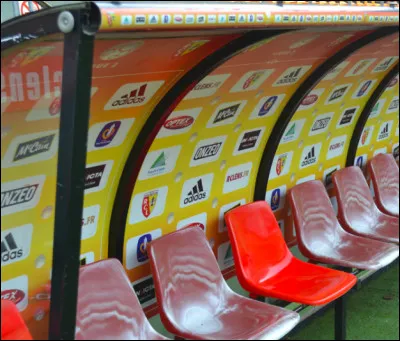 Qui était l'entraîneur adjoint de Kombouaré ?