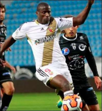 Quel joueur a fait 2 passes décisives pour Adamo Coulibaly lors de la 38e journée ?