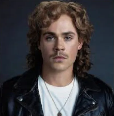 Comment s'appelle le demi-frère de Max, qu'on voit apparaître dans la saison 2 ?