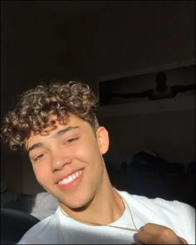 Comment s'appelle ce tik tokeur ?