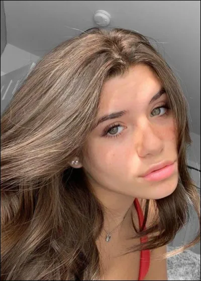 Comment s'appelle la copine de Josh Richards ?