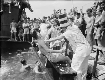 En quel dieu de la mythologie romaine se déguisaient les marins qui présidaient le baptême pour tous ceux qui franchissaient la ligne pour la première fois ?