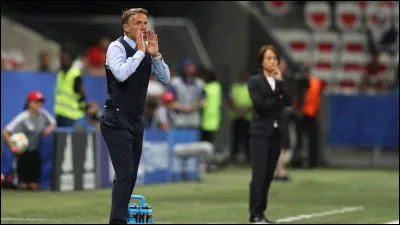 Dans quelle catégorie du club joue le plus jeune des coachs ?