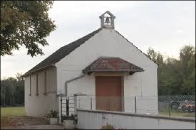 Voici la chapelle Notre-Dame-des-Chênes de Fontainebrux. Commune Jurassienne, elle se situe en région ...