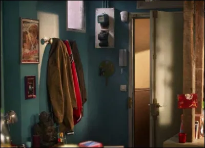 Ils vivent dans un ... et au ... étage.