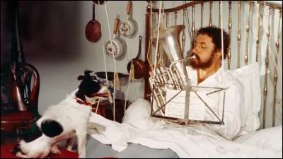 Pourquoi Alexandre/Philippe Noiret décide-t-il de s'auto-confiner dans "Alexandre le bienheureux" ?