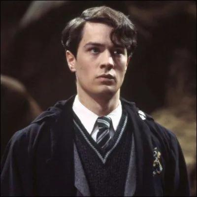 Et quel âge avait Tom Elvis Jedusor quand Harry Potter est né ?