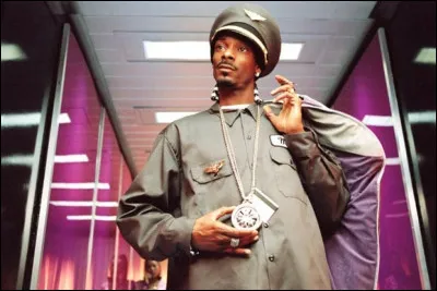 Aux côtés de quel acteur Snoop Dogg pilote-t-il l'avion le plus gangsta de tous les temps dans le long-métrage "Soul Plane" ?