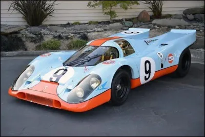 Quelle est la livrée de cette Porsche ?