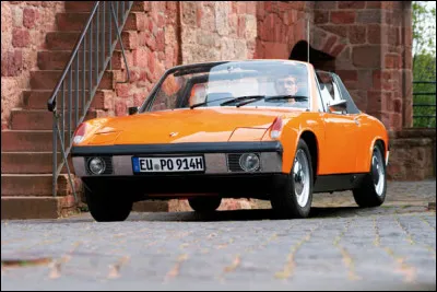 Quel groupe automobile a racheté Porsche en décembre 2009 ?