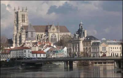 Ville de 55 000 habitants du département de Seine-et-Marne, traversée par la Marne :