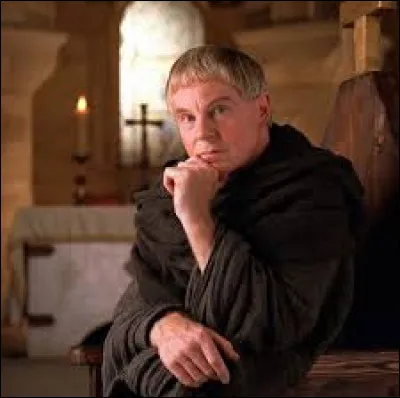 Ellis Peters a créé ce célèbre détective. Comment s'appelle-t-il ?