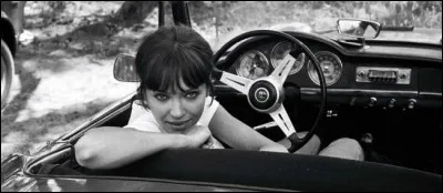 Quelle est la voiture d'Anna Karina dans "Pierrot le fou" ?