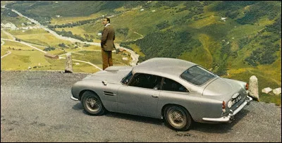 Dans quel film James Bond conduit-il pour la première fois l'Aston Martin DB 5 ?