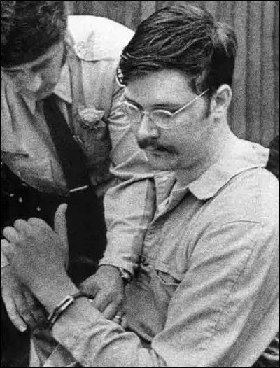 Quand est-il arrêté ?