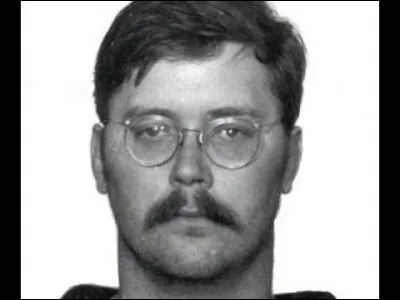 Qui sont ses premières victimes ?