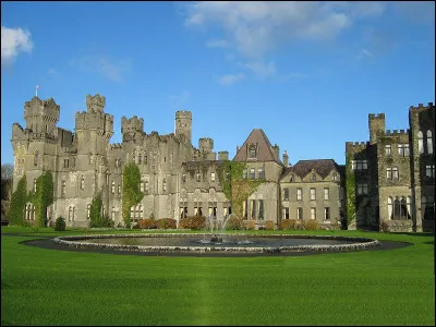 Dans quel pays se situe le château d'Ashford ?