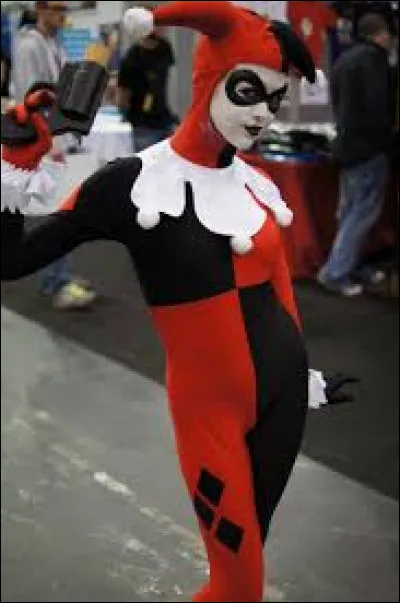 Quel est son premier costume ?