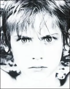 Qui se cache derrire cette pochette ?