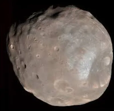 De quelle planète Phobos est-il le satellite ?
