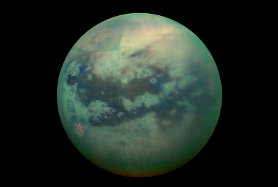 Titan, un des satellites de Saturne, connu pour ses mers, lacs et rivières d'hydrocarbures, a une atmosphère composée principalement de/d'...