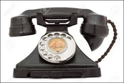 Découverte par Leo Baekeland en 1909, c'est la première matière plastique à être produite industriellement.