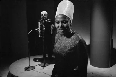 Quelle chanteuse sud-africaine obtient un succès mondial en 1967, avec la chanson "Pata Pata" ?