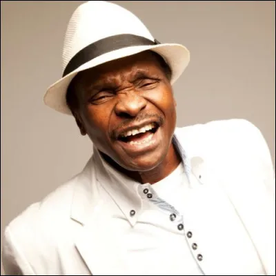 En 1987, quel chanteur et joueur de balafon guinéen interprète la chanson "Yéké Yéké" ?