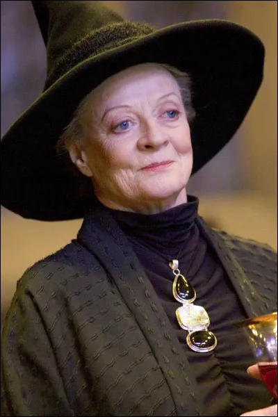 De quelle couleur sont les pierres du collier du professeur McGonagall le jour de Halloween ?