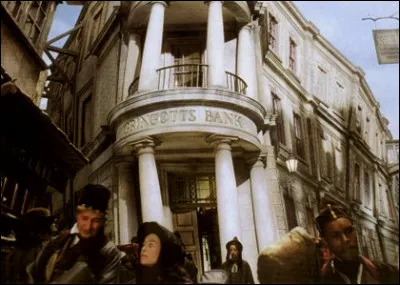 Dans quel coffre de Gringotts se trouve la pierre philosophale ?