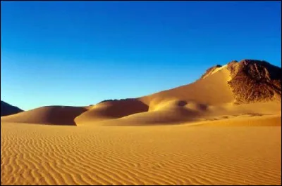 Le pays est ensuite colonisé par l'Angleterre et obtient son indépendance anglo-égyptienne en :