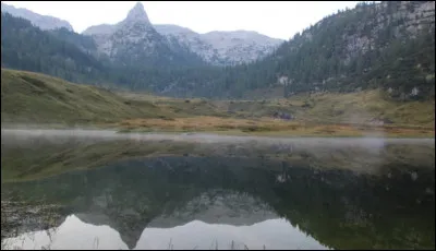 Sur l'image ci-dessus, nous voyons le lac Funten.
Dans quel pays se situe-t-il ?