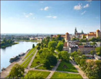 Parmi les suivants quel est le pays le plus petit ?