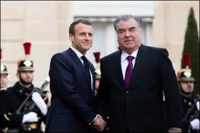 En changeant la constitution en 2016 lors d'un référendum approuvé à 96,60% des voix, jusqu'à quand peut se représenter Emomalii Rahmon ?