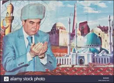 En changeant la constitution juste après sa réélection de 1999, jusqu'à quand Saparmyrat Nyyazow pouvait-il rester président ?