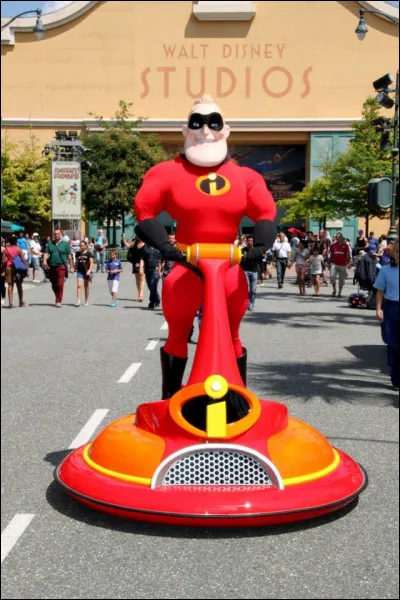 Comment s'appelle ce héros qui a une force surhumaine ?