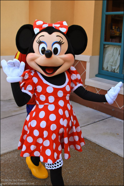 Qui est cette souris éternellement amoureuse de Mickey, créée en 1928 par Walt Disney ?