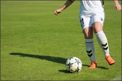Quel célèbre footballeur champion du monde 1998 est originaire de St-Jean-de-Luz ?