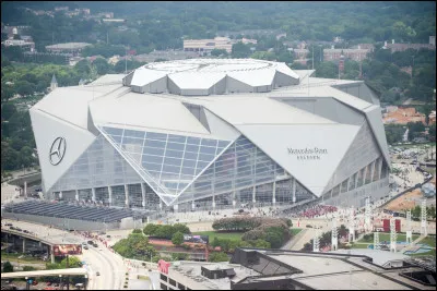 Si on assiste à un match au Mercedes-Benz Stadium, dans quel pays sommes-nous ?