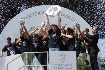 Qui était l'entraîneur de Bordeaux lors du titre de champion de France de Ligue 1 en 2009 ?