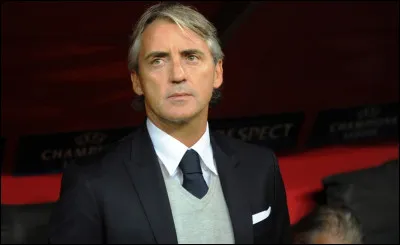 Quel club anglais a entraîné Roberto Mancini de 2009 à 2013 ?