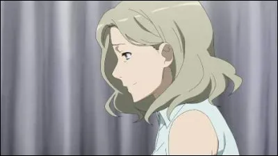 Ta mère vient te voir et te donne ton petit déjeuner...