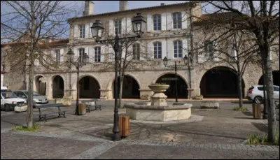 Cette commune s'appelle Montréal. Dans quel département se situe-t-elle ?