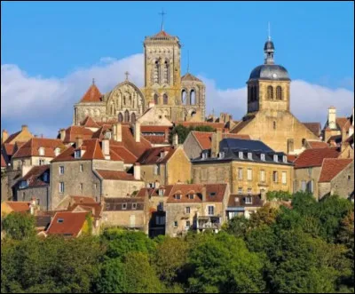 Cette commune s'appelle Vézelay. Dans quel département se situe-t-elle ?