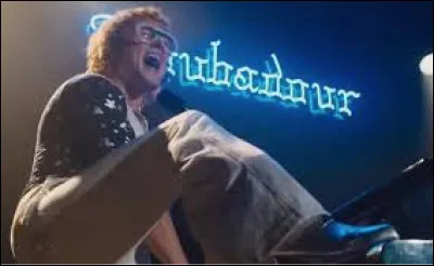 Quelle est la chanson qu'Elton chante au Troubadour ?