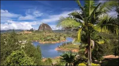 La Colombie devient indépendante de l'Espagne en :