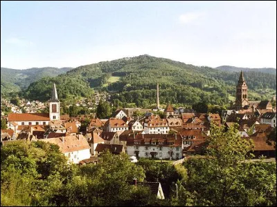 Petite ville de 4 500 habitants du d&eacute;partement du Haut-Rhin, situ&eacute;e dans la vall&eacute;e de la Fecht, au coeur des Vosges :