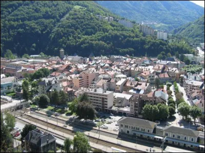 Petite ville de 3 500 habitants du d&eacute;partement de la Savoie, capitale historique de la vall&eacute;e de la Tarentaise, travers&eacute;e par l'Is&egrave;re :